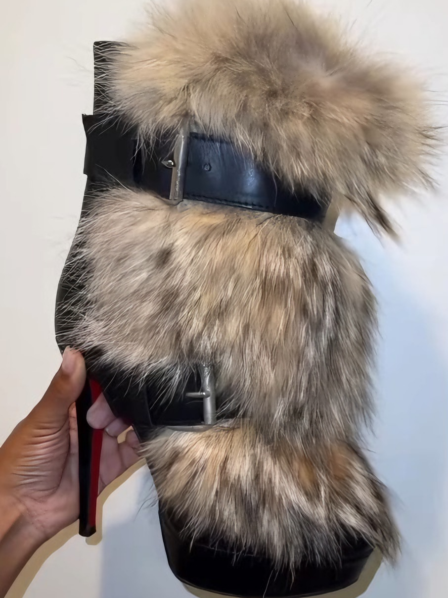 Trendy Black Fur Boots