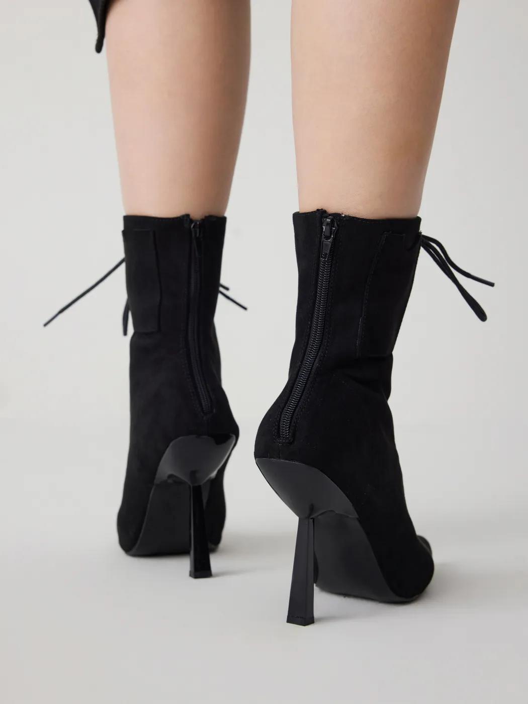 Lace Up Pointed Toe Ankle Boots