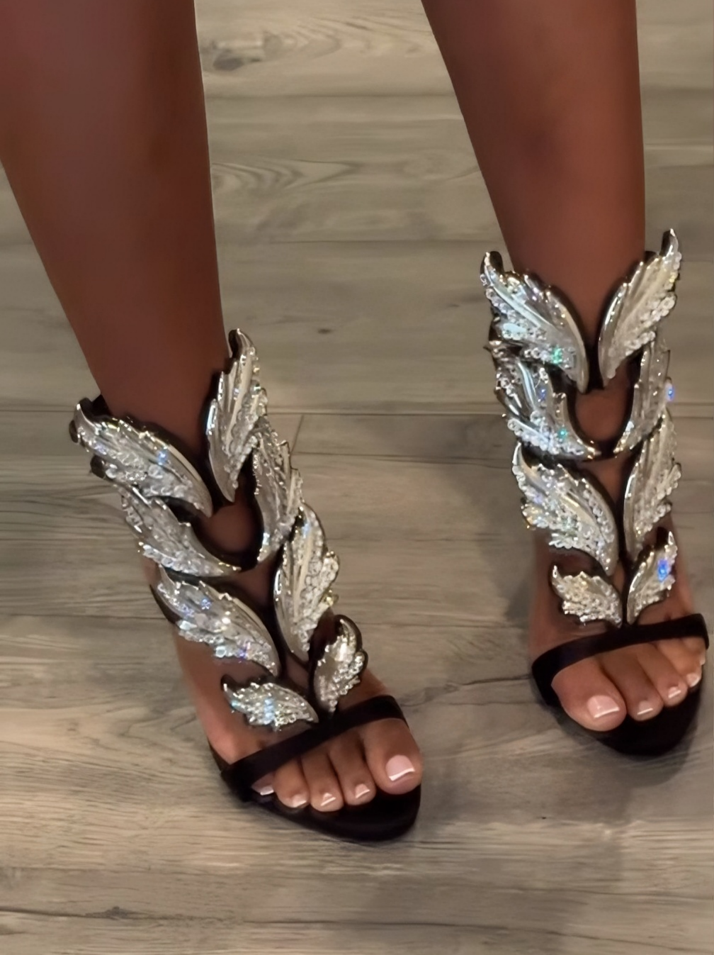 Stylish Leaf Winged Gladiator High Heels