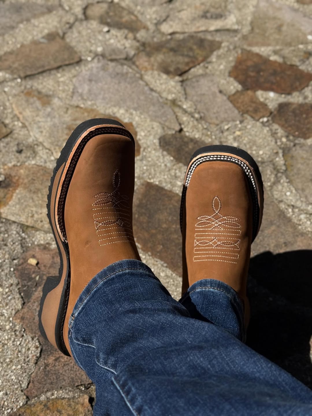 Men's Embroidered Western Style Slip-On Ankle Boots