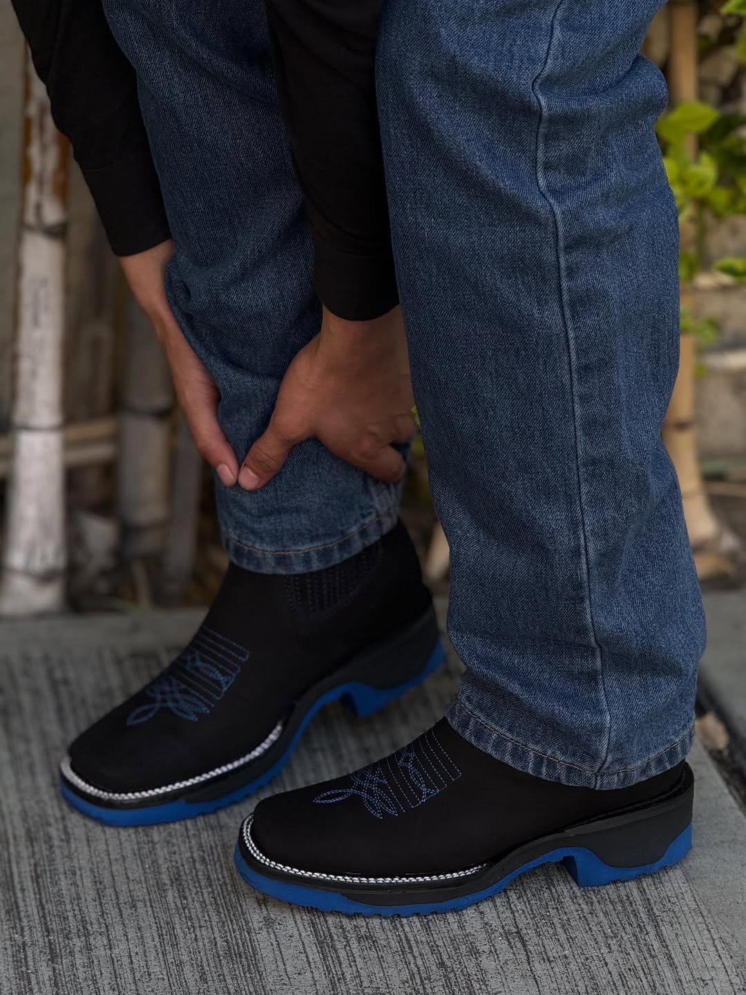 Men's Embroidered Western Style Slip-On Ankle Boots